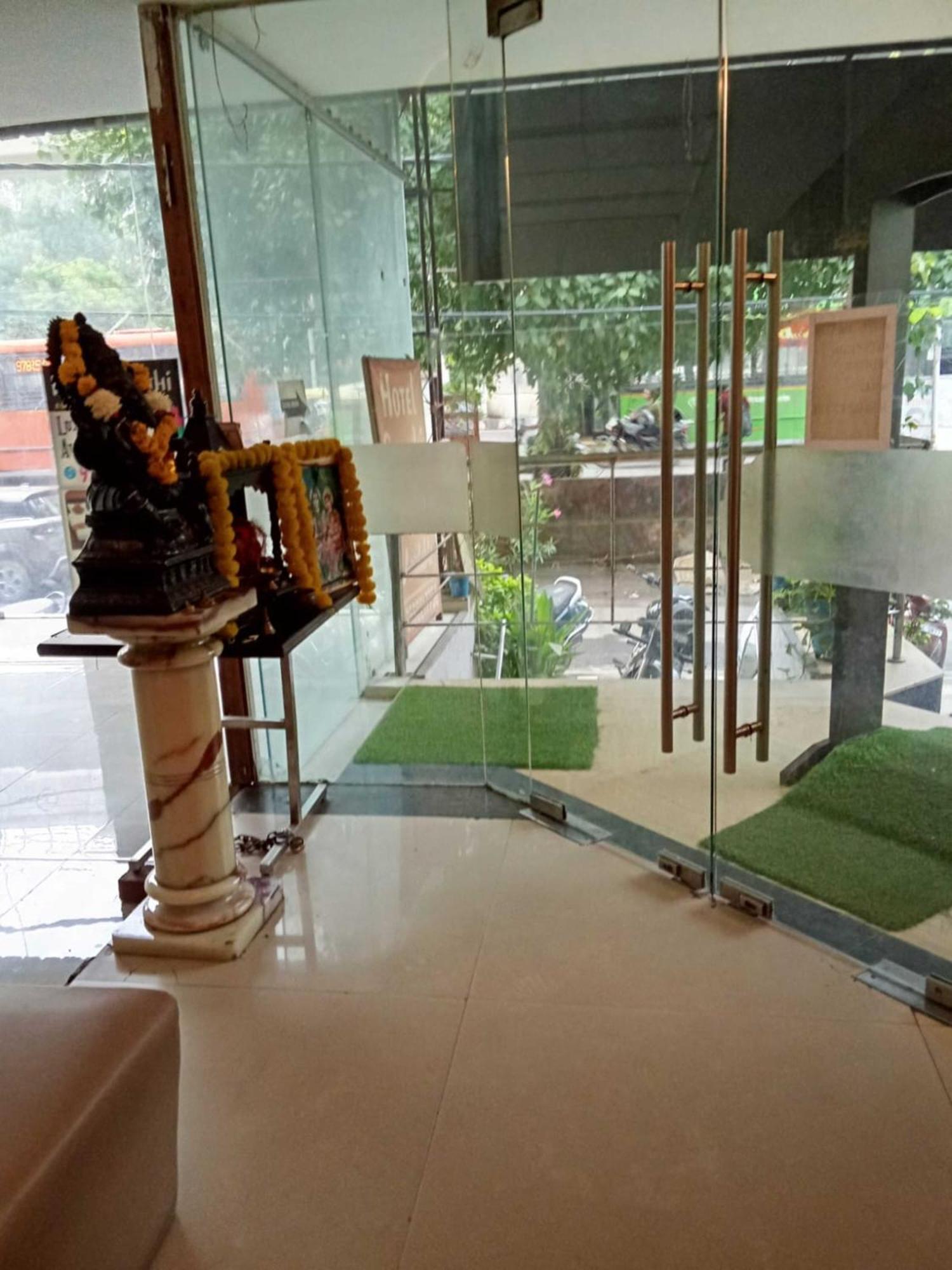 Hotel Paschim Vihar à Delhi  Extérieur photo