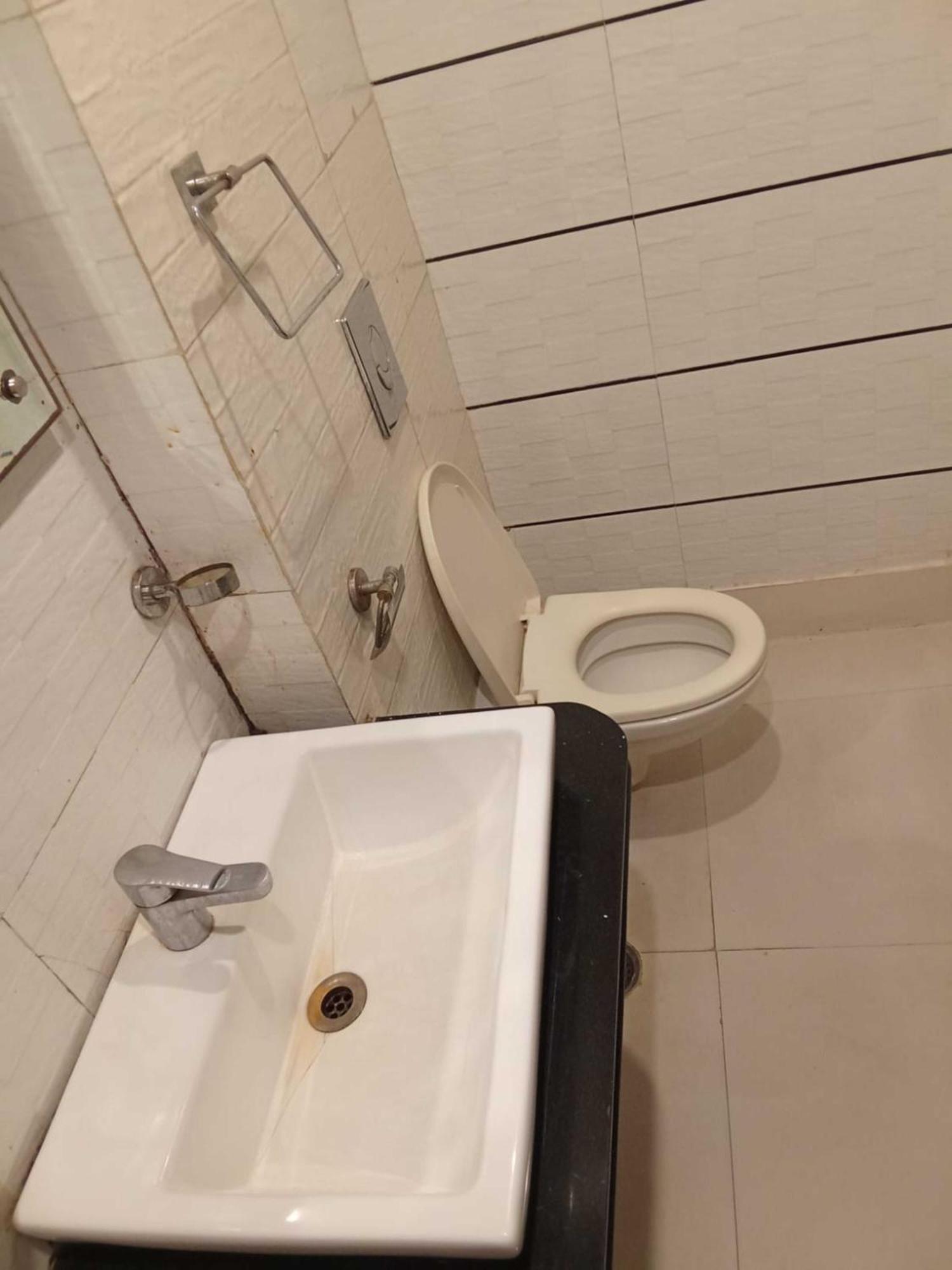 Hotel Paschim Vihar à Delhi  Extérieur photo