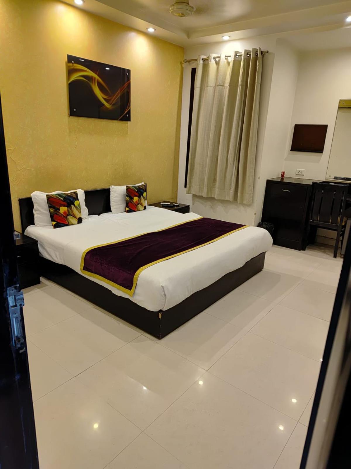 Hotel Paschim Vihar à Delhi  Extérieur photo