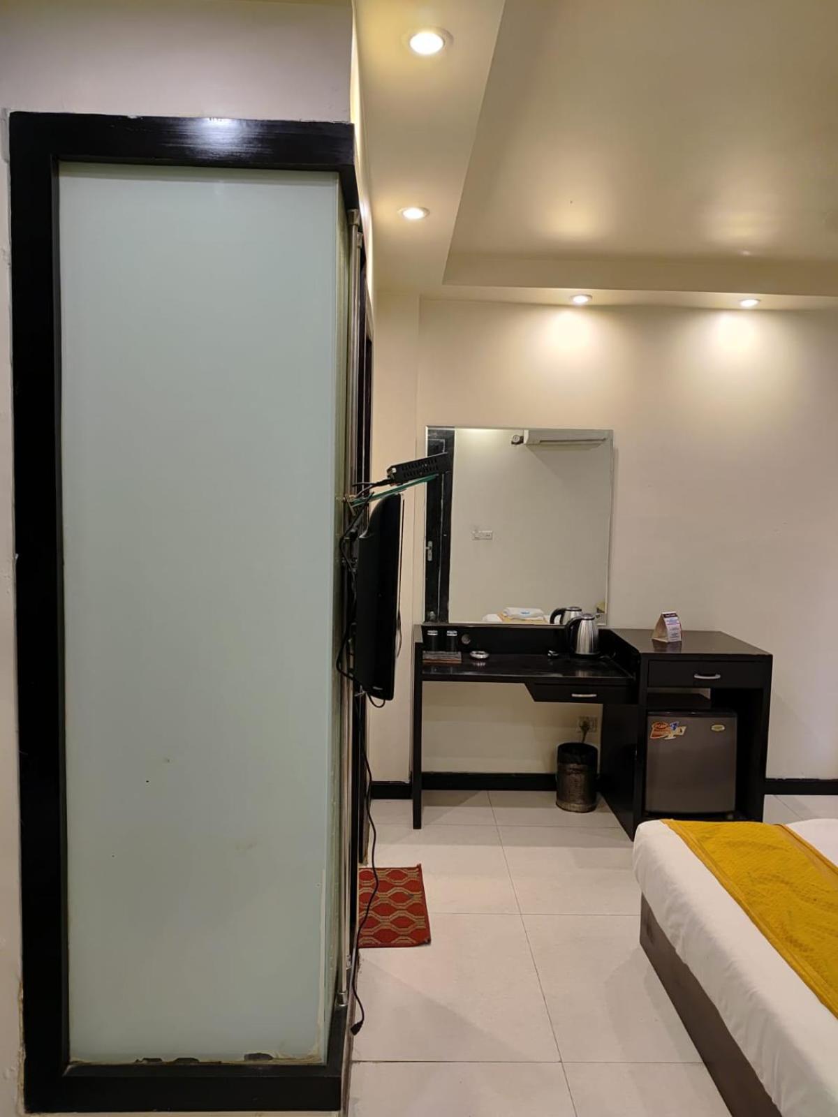 Hotel Paschim Vihar à Delhi  Extérieur photo
