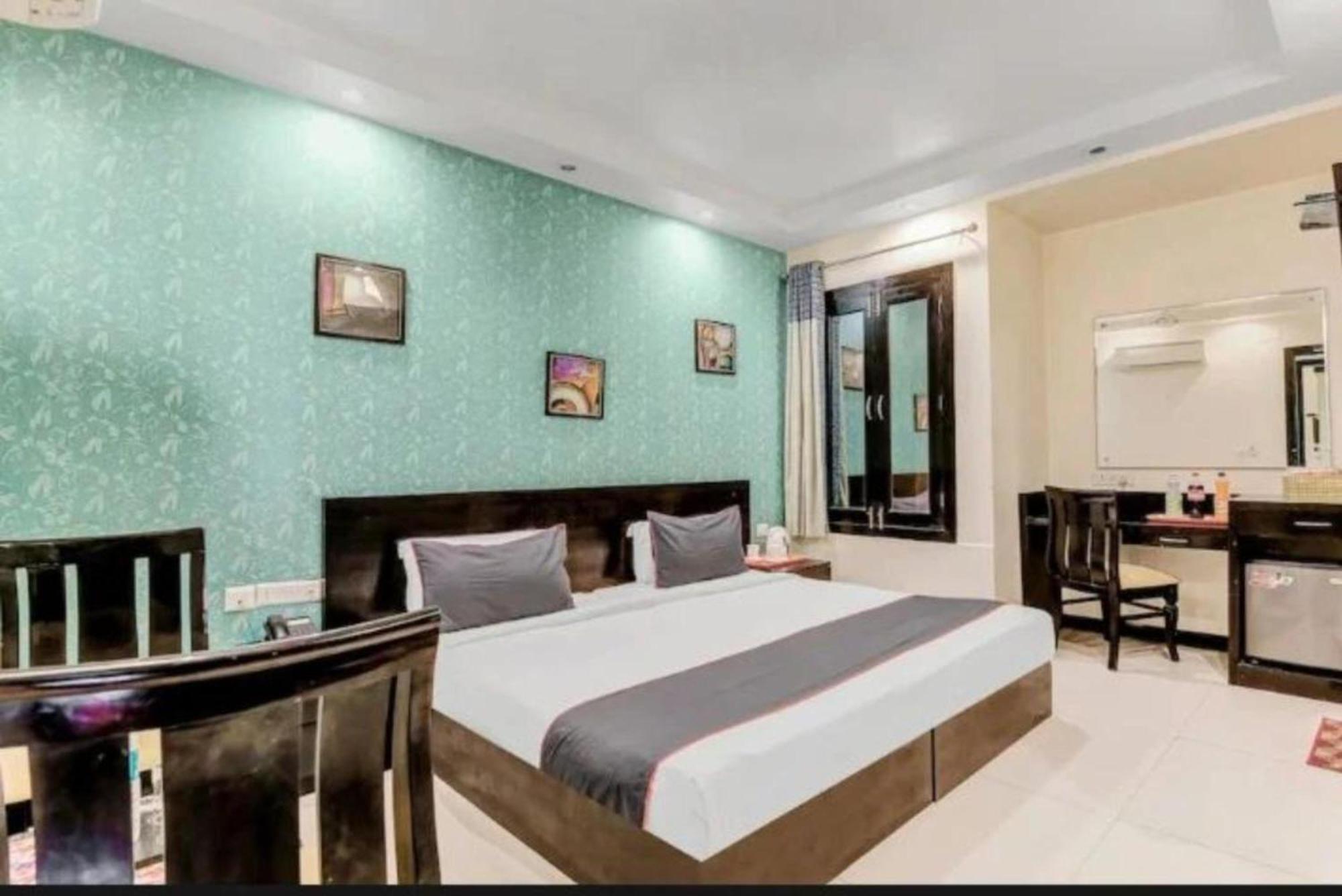 Hotel Paschim Vihar à Delhi  Extérieur photo