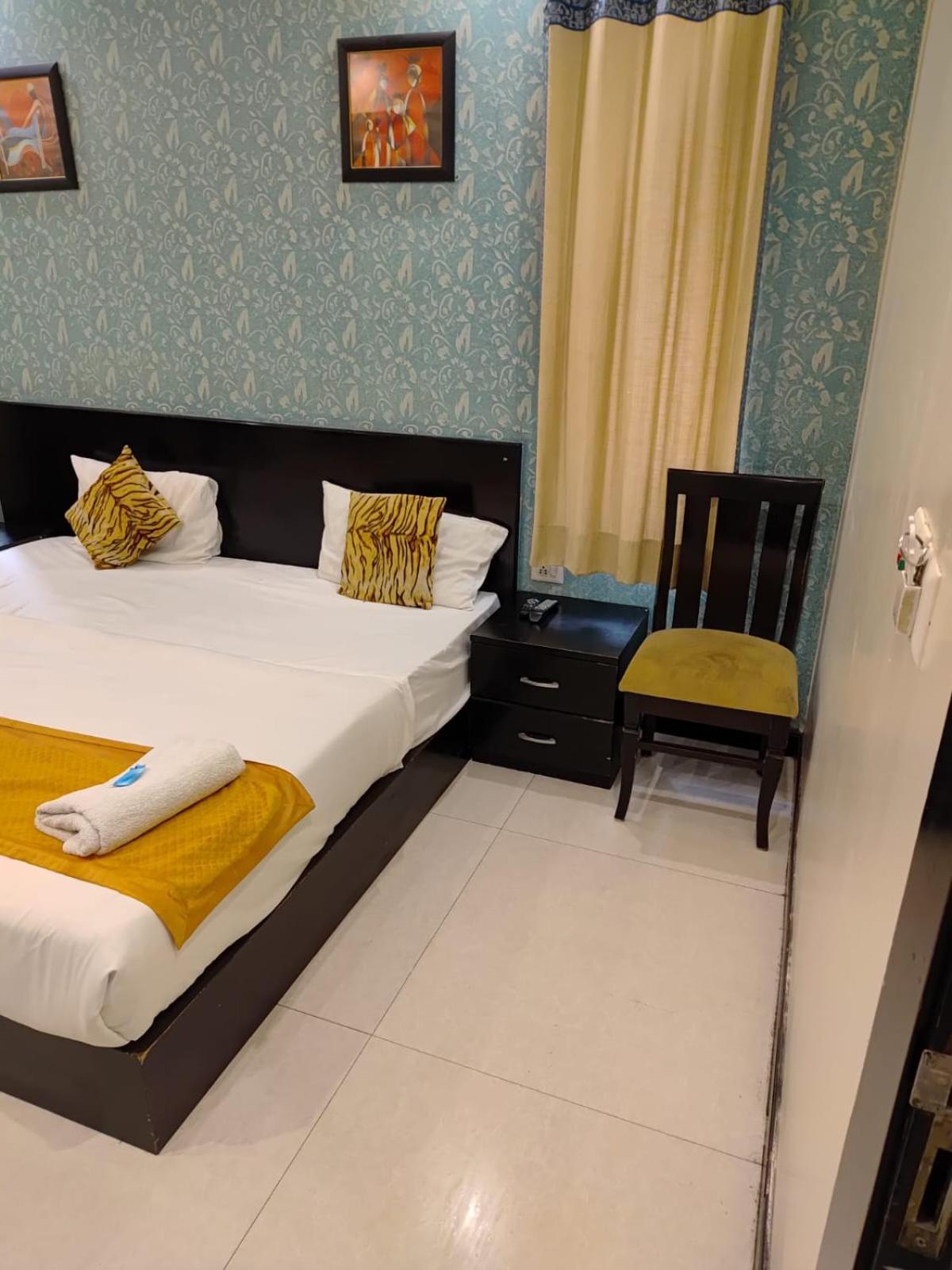 Hotel Paschim Vihar à Delhi  Extérieur photo