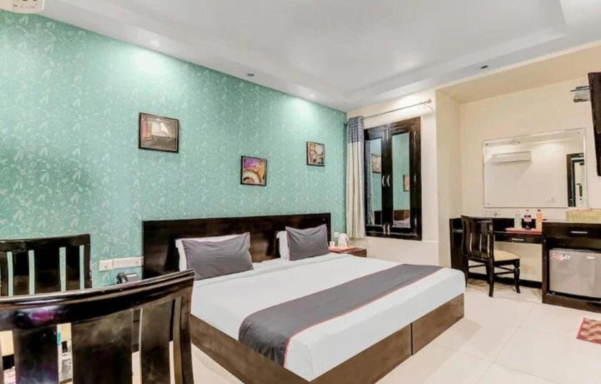 Hotel Paschim Vihar à Delhi  Extérieur photo