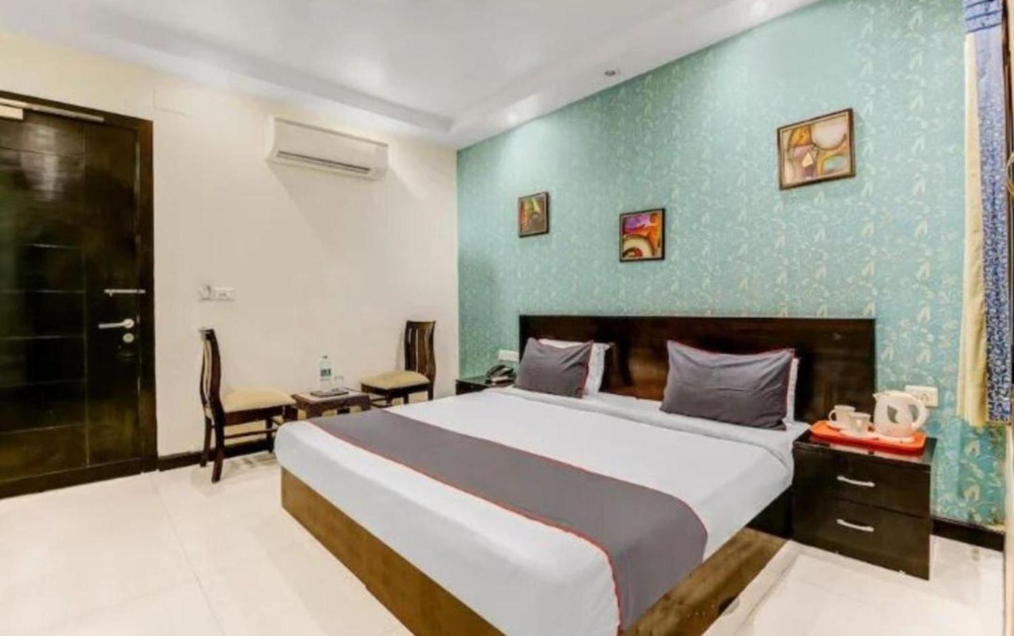 Hotel Paschim Vihar à Delhi  Extérieur photo